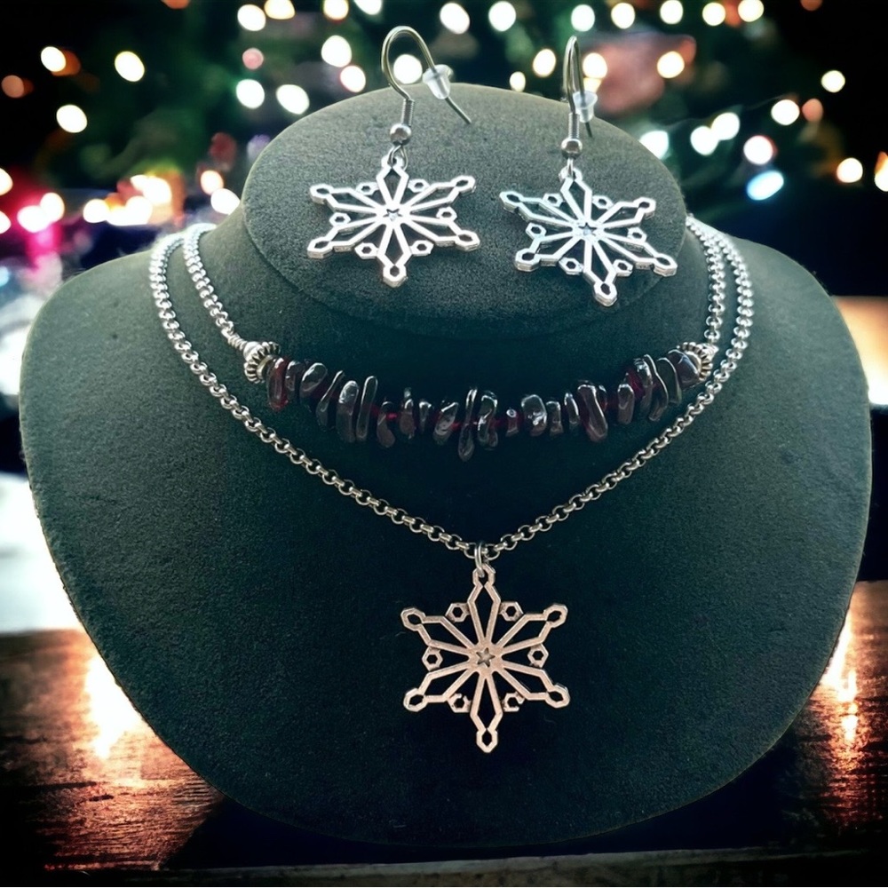 Set ! Dark red garnet snowflake necklace + earrings winter xmas set